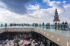 Gronigen-Forum met op de achtergrond de Martinitoren ©-Marc-Venema-Shutterstock.com_