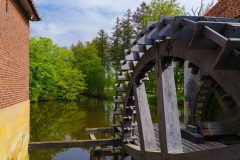 Twentse watermolen met de laatste door water aangedreven houtzagerij van Nederland. De watervoorziening komt uit de rivier de Dinkel. Foto Hans Engbers - Shutterstock.com