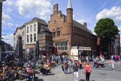 Den-Bosch-Markt-©-www.hollandfoto.net-Shutterstock.com