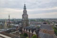 Zicht op de Martinitoren, oftewel D'Olle Grieze,  in Groningen © Vakantiegroeten.nl