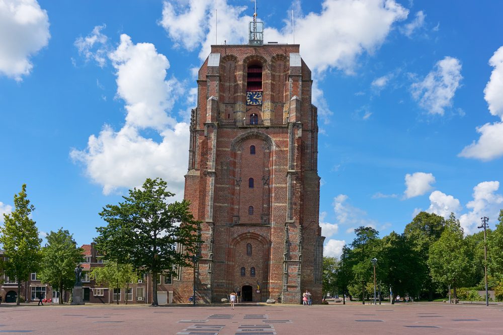 Leeuwarden-De-Oldehove-toren-©-Harry-Wedzinga-Shutterstock.com