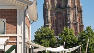 Leeuwarden-De-Oldehove-toren-©-Harry-Wedzinga-Shutterstock.com