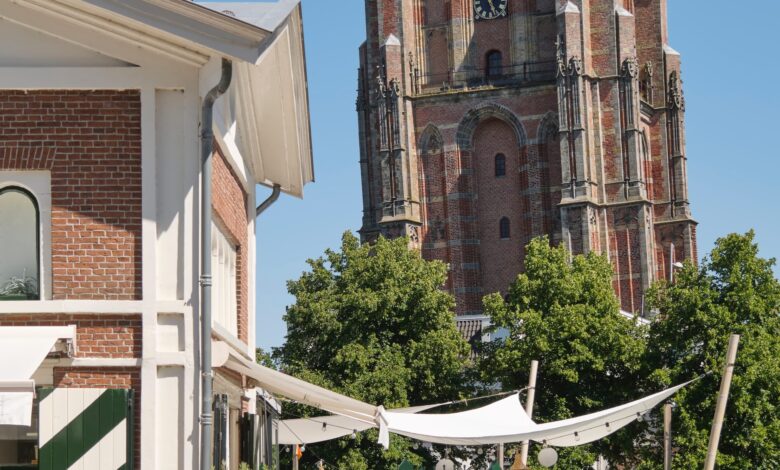 Leeuwarden-De-Oldehove-toren-©-Harry-Wedzinga-Shutterstock.com