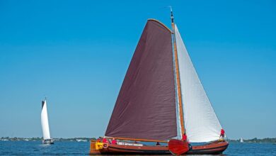 Skûtsje op meer in Friesland - Foto © Steve Photography / Shutterstock.com