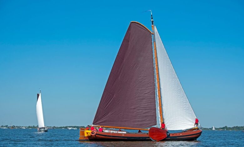 Skûtsje op meer in Friesland - Foto © Steve Photography / Shutterstock.com