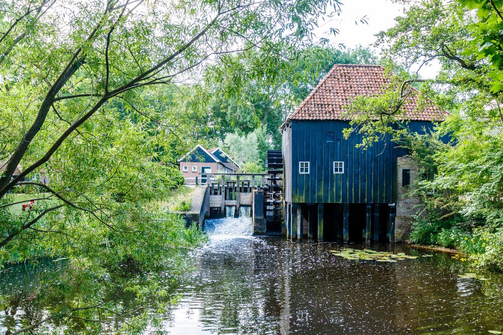 Twente-Noordmolen-Kasteel-Twickel-©-Jan-Willem-van-Hofwegen-Shutterstock.com