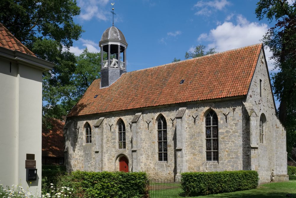 Weerselo-Stiftkerk-Het-Stift-©-Henk-Vrieselaar-Shutterstock.com