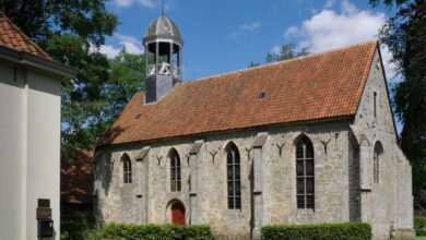 Weerselo-Stiftkerk-Het-Stift-©-Henk-Vrieselaar-Shutterstock.com