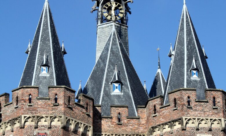 Zwolle-Sassenpoort-©-Mariadouwma-Shutterstock.com