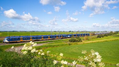 Trein op traject Leiden–Utrecht met plannen voor nieuw station Hazerswoude-Rijndijk