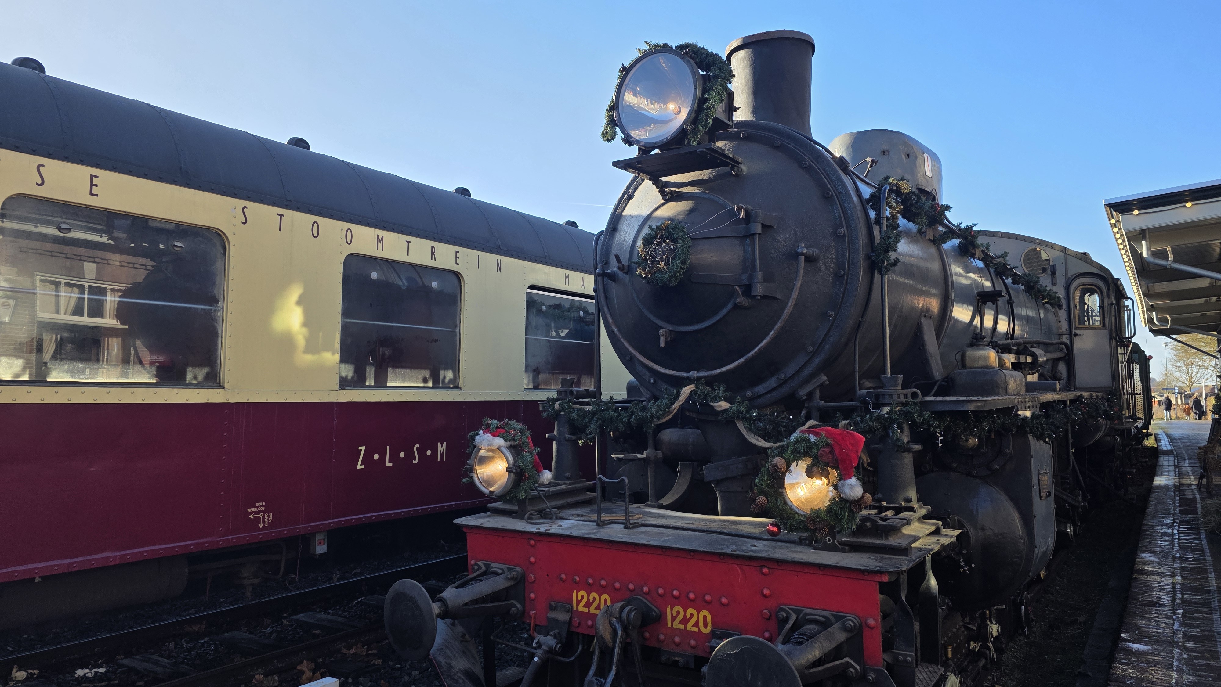 Historische stoomlocomotief van de Miljoenenlijn bij station Simpelveld