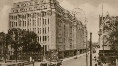 Monumentaal gebouw De Bazel van het Stadsarchief Amsterdam aan de Vijzelstraat