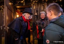 Sprookjesfiguren en winterse verlichting tijdens Magisch Winterwonderland in Openluchttheater Lochem